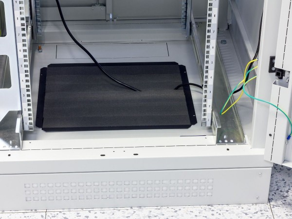 Triton 19&quot;Schrank,zbh. Kabeldurchführung mit Schaumstofffüllung, schwarz,