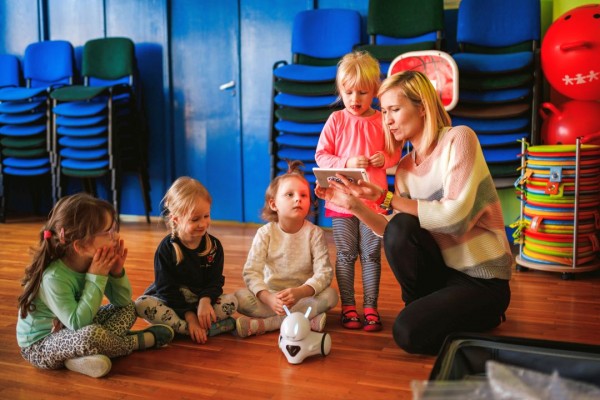 Photon Education MINT Komplettpaket &quot;Frühkindliche Bildung&quot; inkl. 1 Roboter ab 3 Jahren / &quot;Early Education&quot;